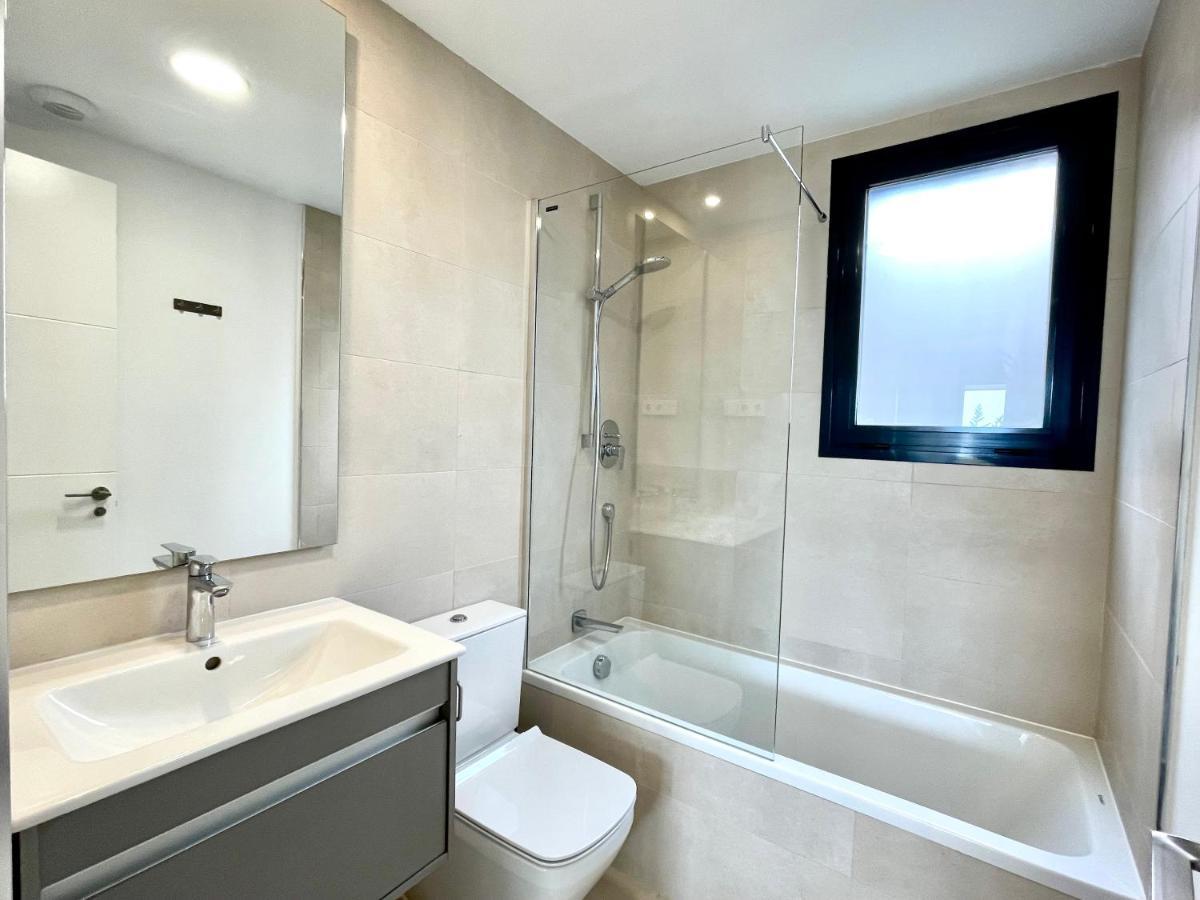 Luxury 3 Bedroom Apartment 300M From The Beach Fuengirola Exterior foto